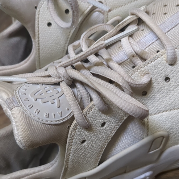 Nike Huarache Shoes white silver leather GUC 9.5 - Picture 6 of 7